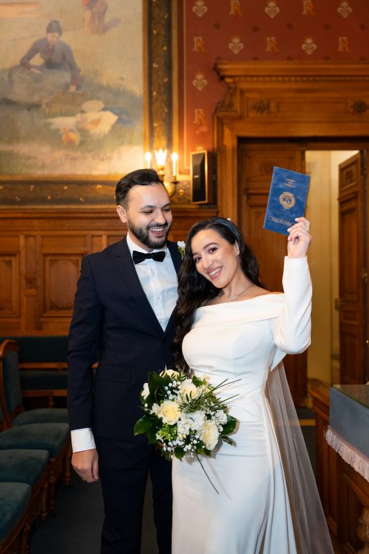 Photographer shooting couple wedding mariage paris 33