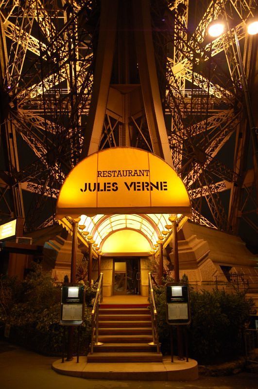 Restaurant Jules Verne at the Eiffel Tower photographed during a Paris elopement