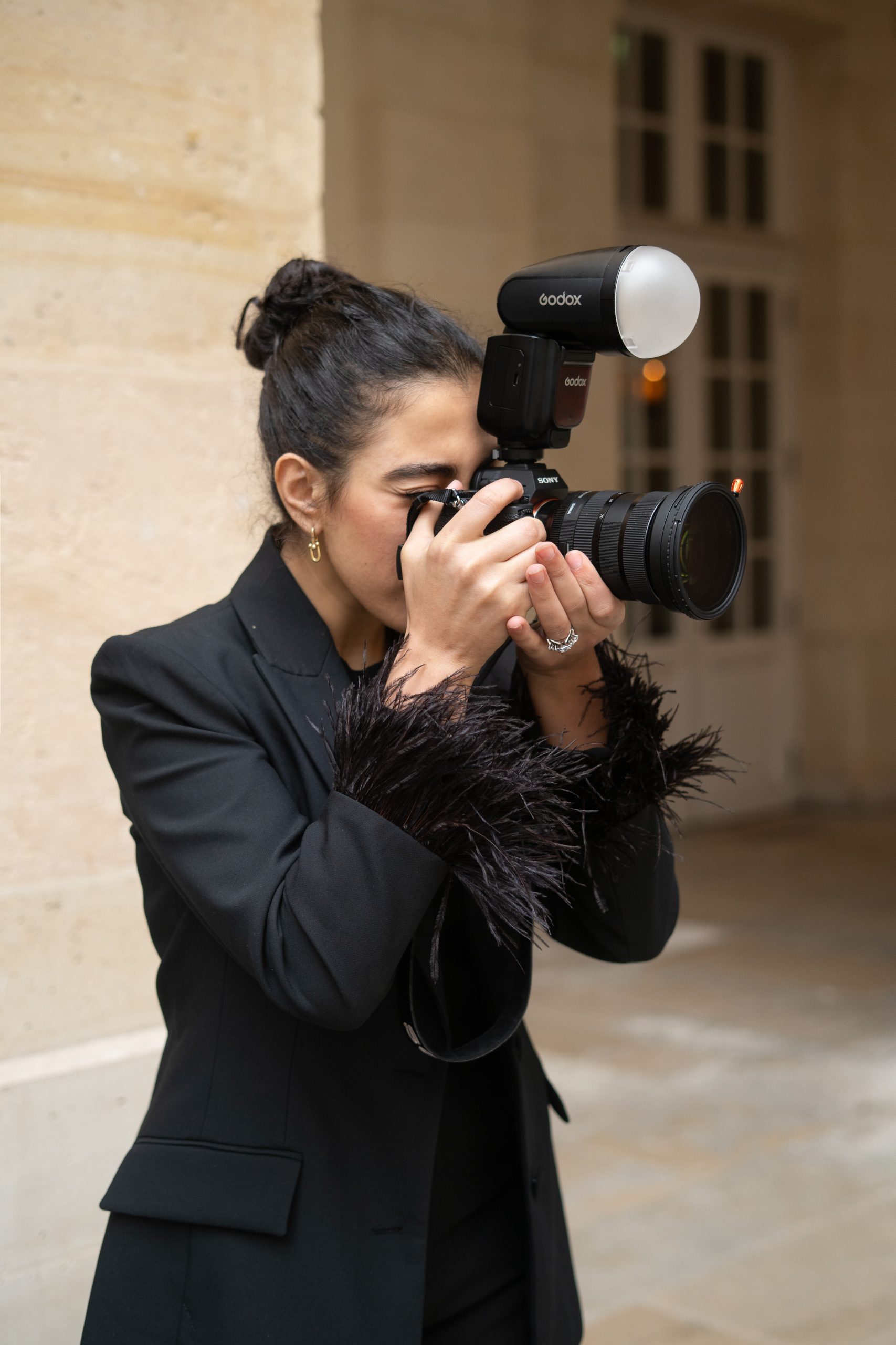 Photographer shooting couple wedding mariage paris 2