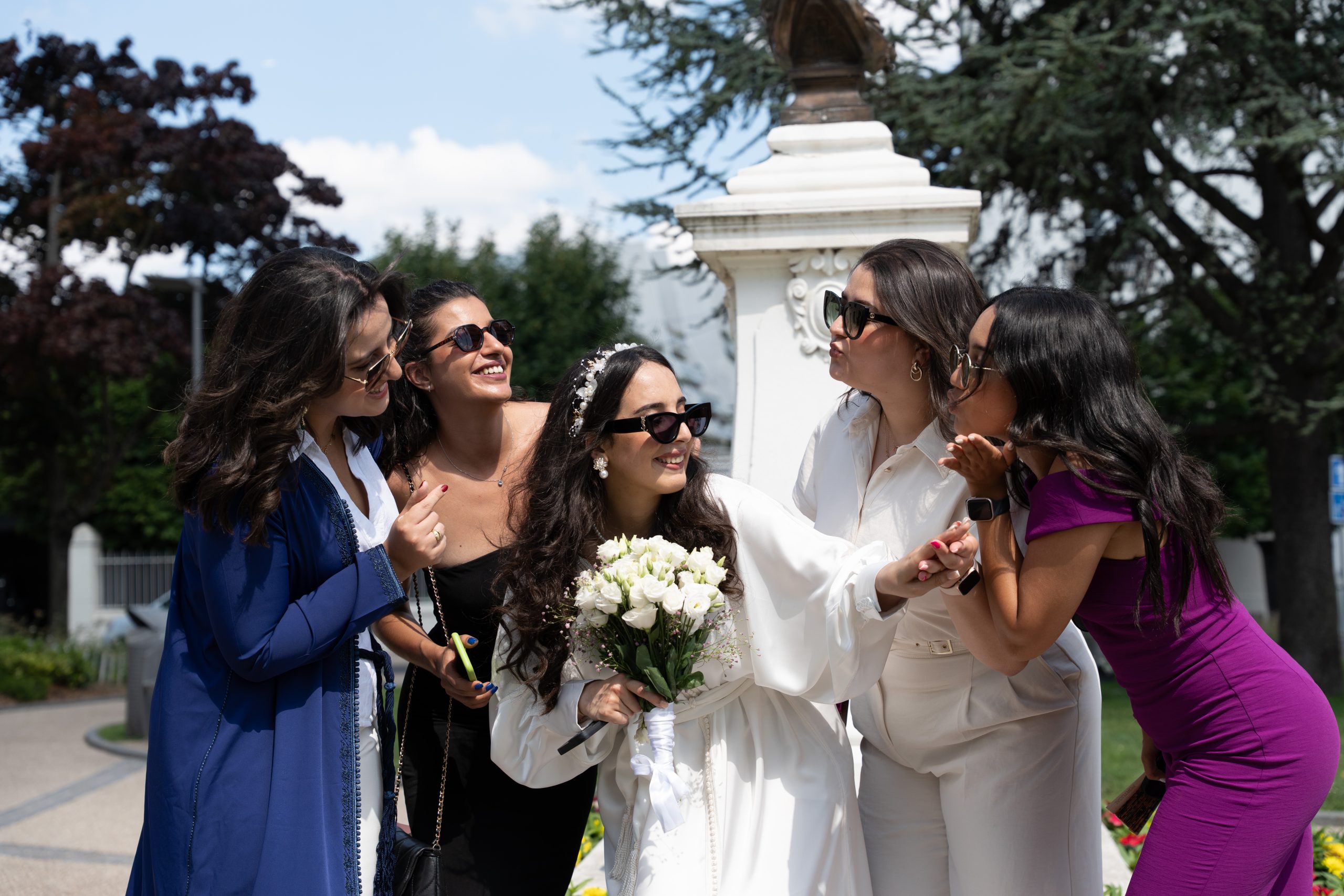 Photographer shooting couple wedding mariage paris 25