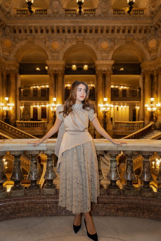 Photographer shooting couple wedding mariage paris 3