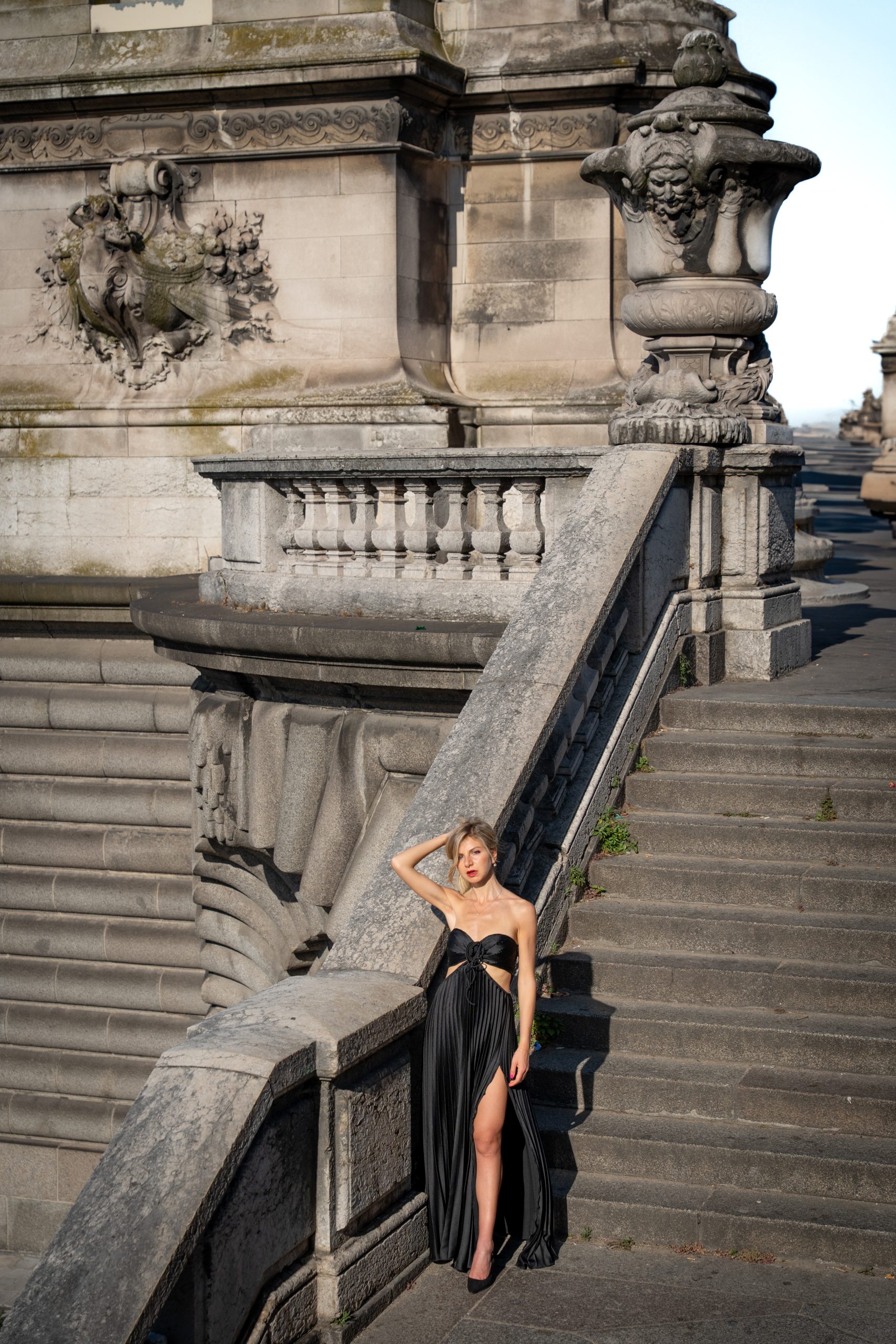 Photographer shooting couple paris 35